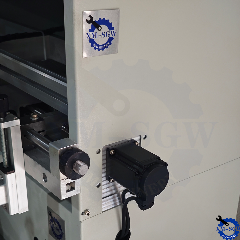 Details of the left and right servos